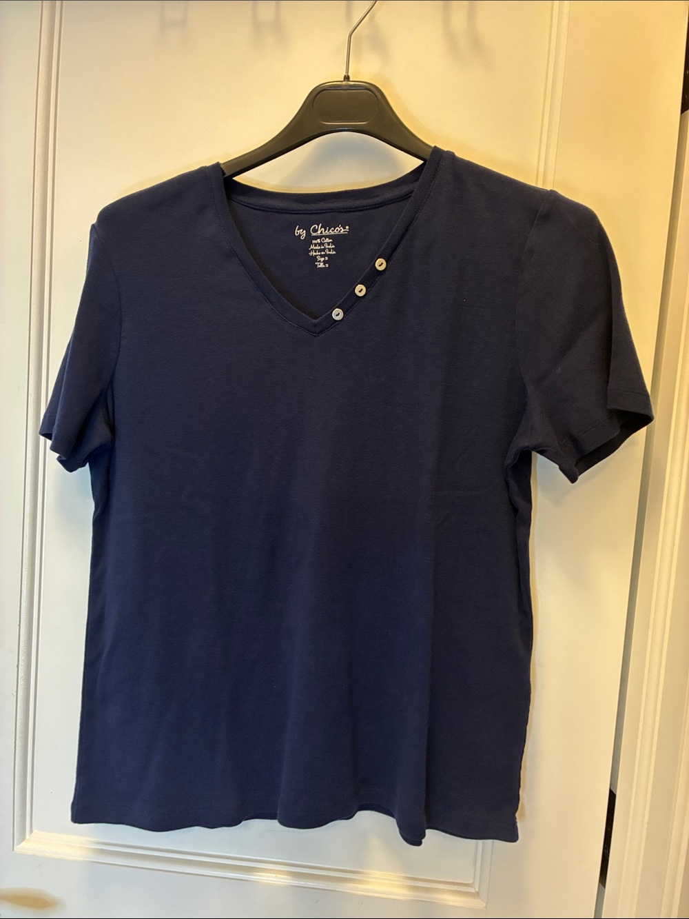 Chico's Navy V-Neck Short Sleeve Tee with Button Detail⭐️